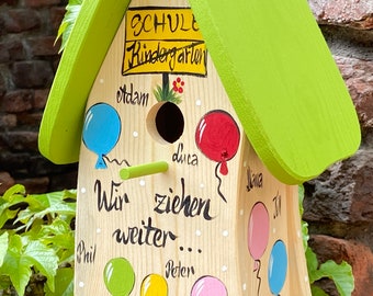 Abschiedsgeschenk Kindergarten - Nistkasten, Vogelvilla personalisiert mit Namen der Kinder | wetterfeste Farben