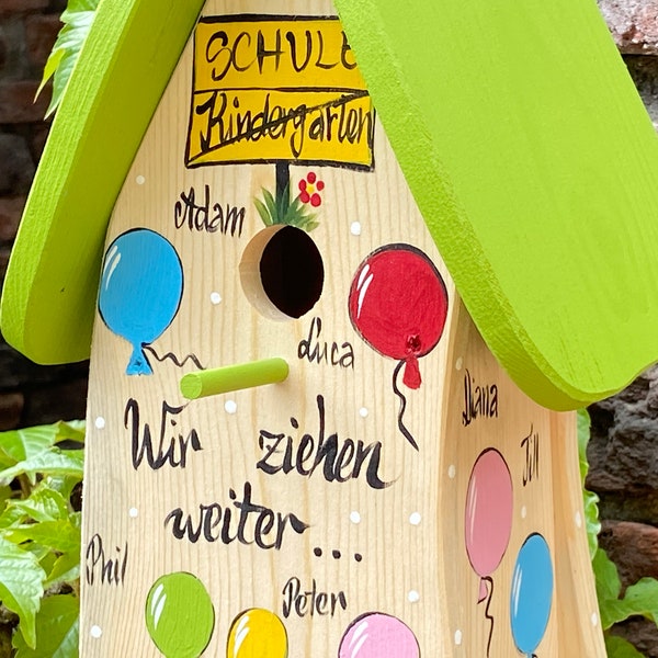 Abschiedsgeschenk Kindergarten - Nistkasten, Vogelvilla personalisiert mit Namen der Kinder | wetterfeste Farben