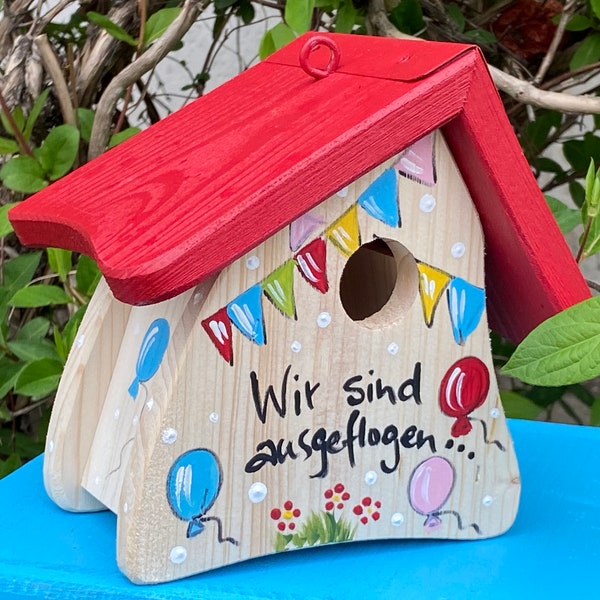 Abschiedsgeschenk Kindergarten Personalisierterer Nistkasten mit Namen der Kinder und bunter Bemalung