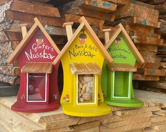 Futterhaus für Eichhörnchen "Nussbar" - Original Vogelvilla - indivuell handbemalt