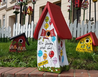 Abschiedsgeschenk Kindergarten - Vogelhaus, Vogelvilla personalisiert mit Namen der Kinder | wetterfeste Farben