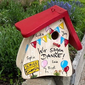 Kindergarten farewell gift with children&#39;s names and colorful painting
