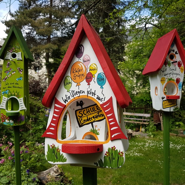 Abschiedsgeschenk Kindergarten - Vogelhaus, Vogelvilla personalisiert mit Namen der Kinder | wetterfeste Farben