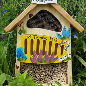 Abschiedsgeschenk Kindergarten Insektenhotel, Bienenhotel personalisiert mit Namen der Kinder wetterfeste Farben Bild 1