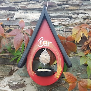 Vogelhaus | Vogelfutterhaus Holz | für Futterknödel & lose Körner oder eine Wasserschale | wetterfest | inkl Haken zum Aufhängen