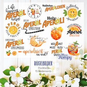 Op de afbeelding: Een set van 15 strijktransfers met verschillende zinnen en illustraties met betrekking tot Aperol Spritz-cocktails. De ontwerpen bevatten zinnen als "Life happens Aperol helps!" en "Holy Aperol!" evenals illustraties van sinaasappelen, glazen Aperol Spritz en klokken.