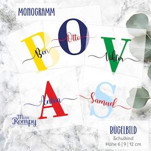 Könnte beinhalten: Eine Sammlung bunter Monogramm-Bügelbilder. Die Aufkleber zeigen die Buchstaben O, V, A, S und B in verschiedenen Farben, mit Namen in Schreibschrift. Der Text "MONOGRAMM" und "BÜGELBILD" befindet sich oben und unten.