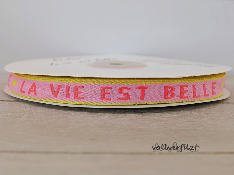 1m Schmuckband mit Text 10mm Textauswahl la vie est belle