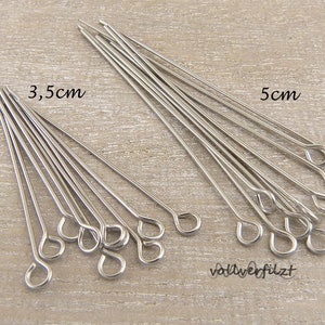 Könnte beinhalten: Zwei Sätze silberfarbener Kopfstifte mit Ösen an den Enden. Der Satz links ist 3,5 cm lang und der Satz rechts ist 5 cm lang.
