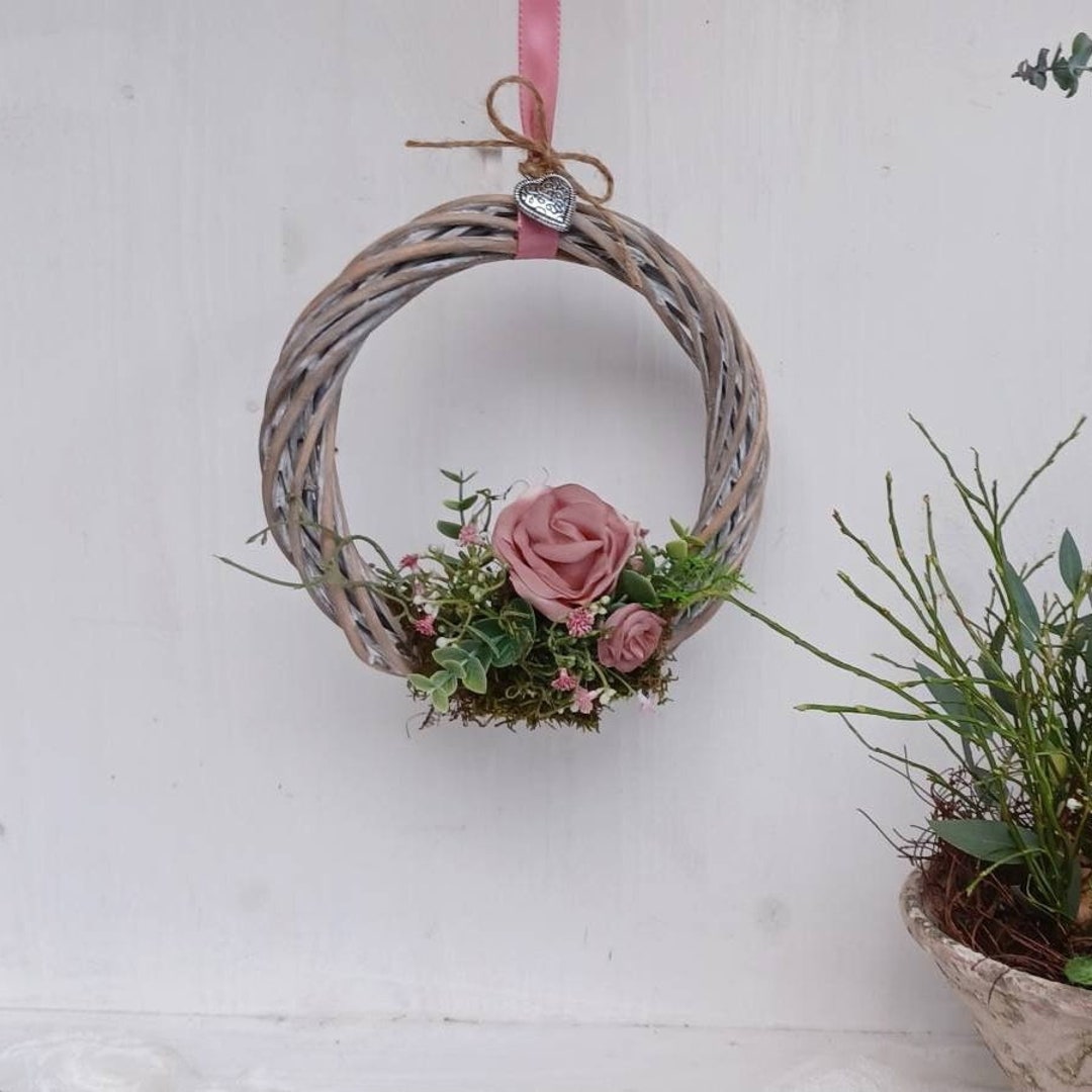 Türkranz mit Rosen Landhaus Eingangsdeko Kranz Dekokranz zum Aufhängen