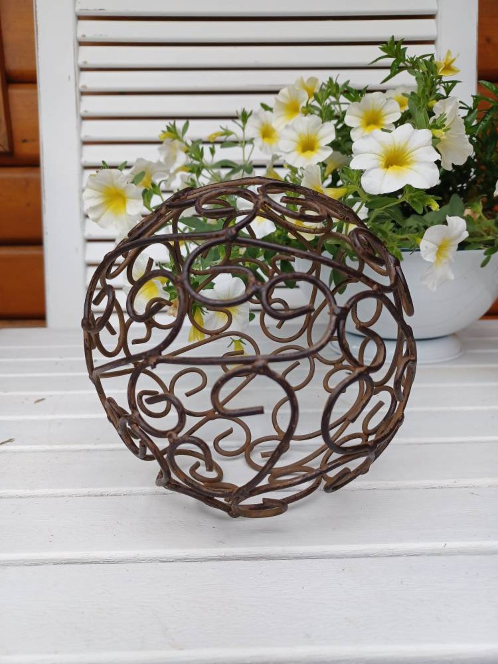 Dekorative Kugel aus Metall in Rostoptik Landhaus Gartenkugeln | Etsy