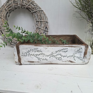 Alte Ziegelform mit Blätterranke Dekokiste aus Holz rustikale Holzform Landhaus Kiste weiße Pflanzkiste Blumenkasten Holz Vintage Kiste