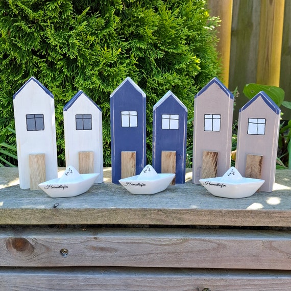 Deko Häuser Bundle 3er Set Holzhäuser Deko Häuschen Gartendeko Holz Haus aus Holz Geschenkidee zum Einzug Holz Deko Gartendeko Papierboot