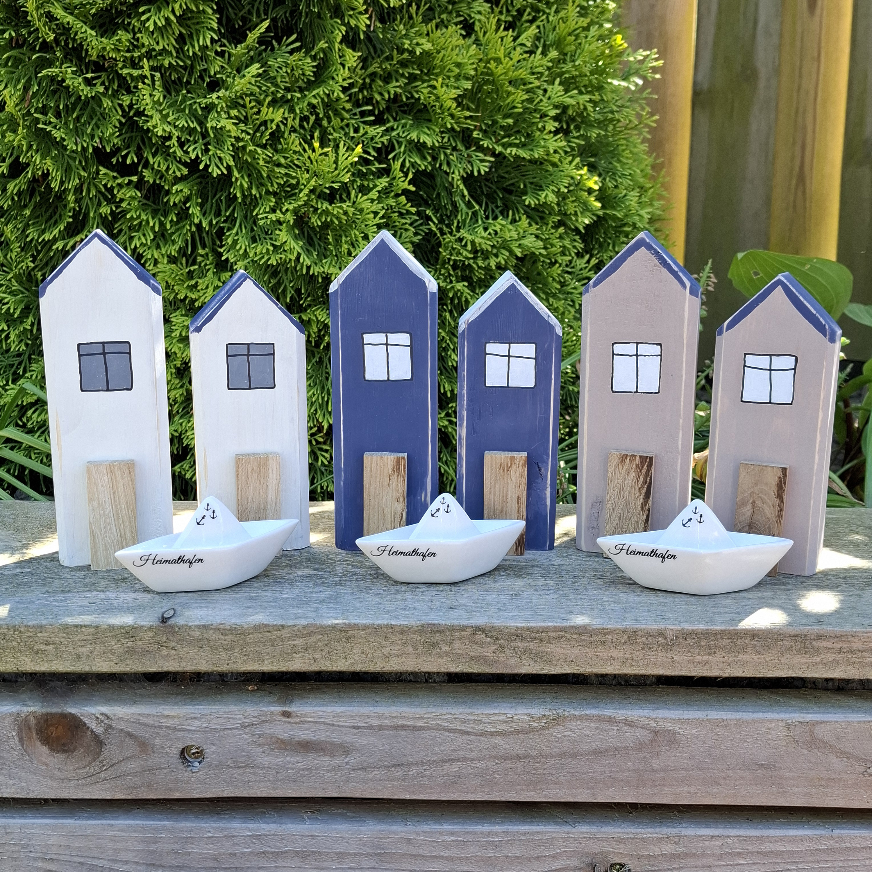 Deko Häuser Bundle 3er Set Holzhäuser Deko Häuschen Gartendeko Holz Haus aus Holz Geschenkidee zum Einzug Holz Deko Gartendeko Papierboot
