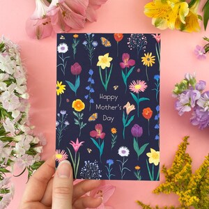Tarjeta floral para el Día de la Madre, Tarjeta para Mamá, Tarjeta con flores botánicas, Tarjeta con ilustración floral para el Día de la Madre, Día de la Madre