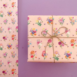 Papel de embrulho reciclável de buquê de flores, Pacote de embrulho para presente de aniversário ecológico, Padrão floral botânico, Qualquer ocasião, Amores-perfeitos,