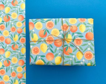 Papel de regalo con estampado de naranjas y limones, envoltorio ecológico.