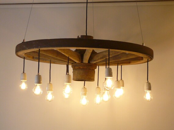 Historisches Grosses Wagenrad Mit Filamentlampen Etsy