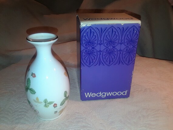 Wedgwood Wild Strawberry Bud Vase 5 5 Bone China Gold Etsy