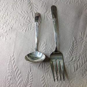 International SIlver, Holmes & Edwards Flatware Pieces YOUTH 1940 SIlverplate