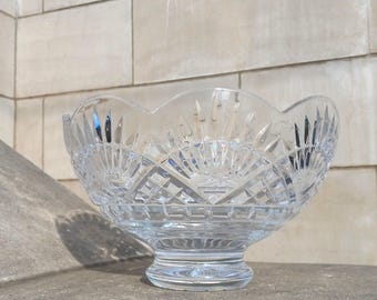 Centro de mesa de cristal Waterford con frutero con base, colección American Heritage.