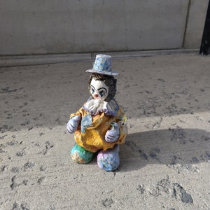 Vintage Pappmaché Clown mit Zylinder und Blume 20 cm