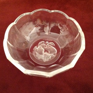 Val St. Lambert 6&quot; Escalloped Crystal Intaglio Brussel Bowl