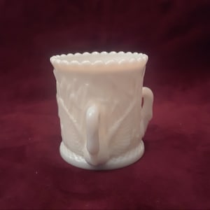Westmoreland Milchglas Zahnstocher Zigarettenhalter mit Schwänen