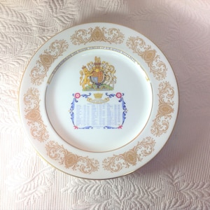 Aynsley Bone China Royal Dinner Plate HM Queen Elizabeth II Silver Jubilee 1977
