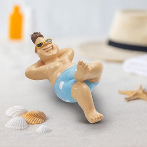 Miniatur Badefigur Mann für Liegestuhl | Maritime Dekoration Figurine | Mini Dekofigur Bademann als Wichtel Zubehör | Puppenhaus Modellbau