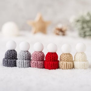 Wichtel Zubehör Strickmütze | Miniatur Wintermütze für Wichteltür Dekoration Weihnachten | Mini Mütze für Wichtelhaus