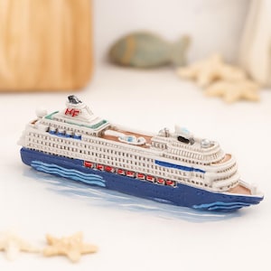 Miniatur Kreuzfahrtschiff | Maritime Dekoration Schiff | Mini Dekofigur Boot als Wichtel Zubehör | Puppenhaus Modellbau