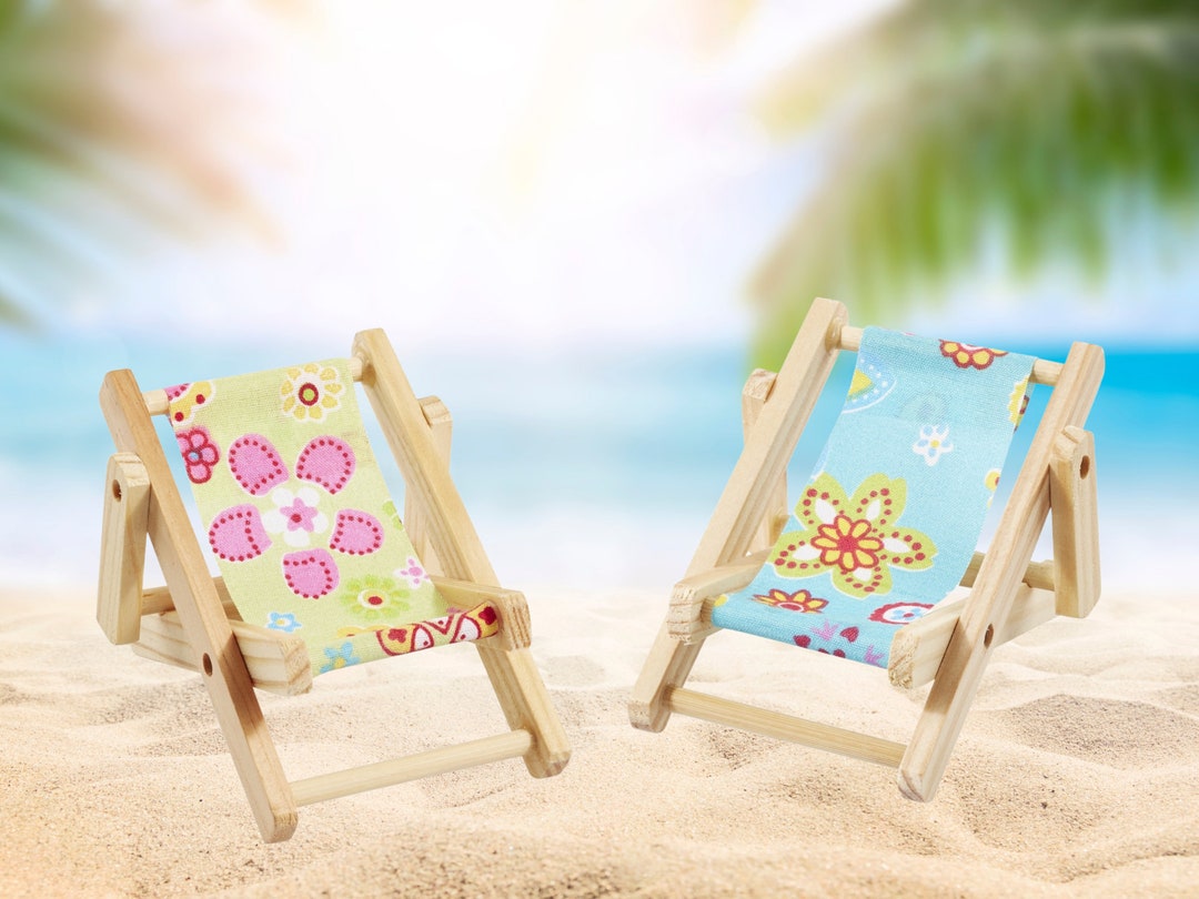 Alasum 2Pcs Miniature Beach Chair Ornaments, Coastal Home Decor With, White Plastic Mini Chairs For Office, Room, Poolside, Or Beach House