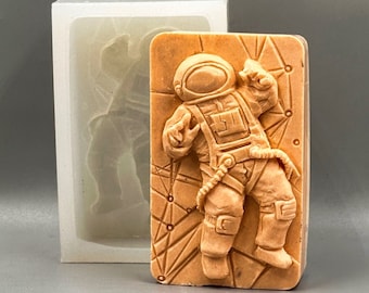 SPACEMAN SILICONE MOLD soap  bar mould 5,5oz   resin plaster chocolate wax icing astronaut space gravity