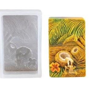 Peut inclure: Un moule en silicone rectangulaire et une pièce en résine finie. Le moule montre une scène tropicale. La pièce en résine présente une noix de coco, des feuilles de palmier et une fleur. La pièce en résine est jaune, verte et marron.