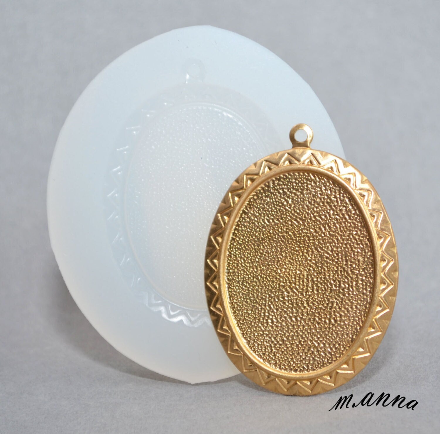 Cameo Frame Silicone Mold: Pendant, Resin, Polymer Clay (40x30mm)
