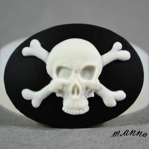 SKULL bones SILICONE MOLD poison  Cameo Flexible  Mould  Resin Polymer Clay Chocolate silicone icing wax plaster goth 40x30 cameo