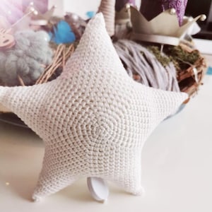 Crocheted music box (star) colors and melodies of your choice