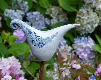 Garden ceramics/souvenirs for garden lovers/garden figure/beet plug/ceramic bird"SCHNÖRKELSCHWANZ" marbled