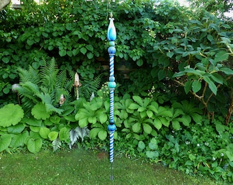 Stele da giardino in ceramica "Stele dell'albero di maggio" nelle tonalità del blu