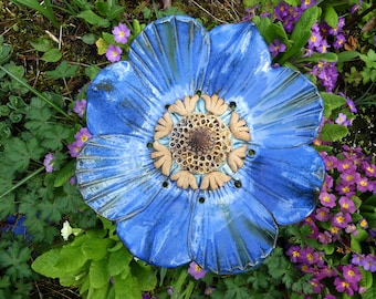 Gartenskulptur "Keramikblume"  frostfest,  leuchtend blau glänzend