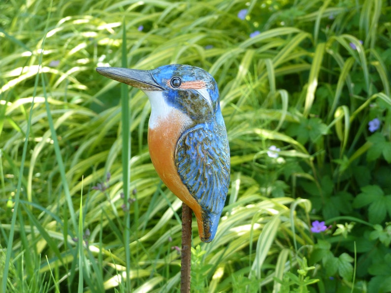 Gartenkeramik frostfester EISVOGEL in leuchtendem Blau Bild 4