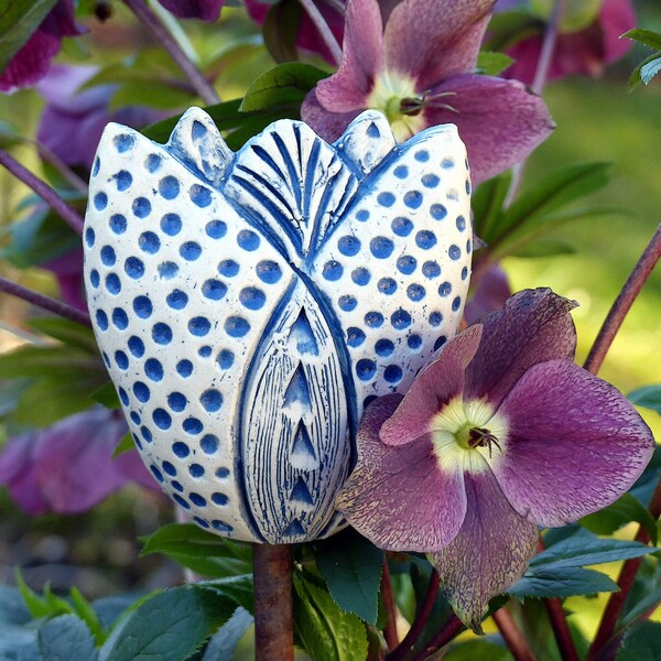 Garden ceramics/ Beestecker/collection object/souvenirs for garden fans/"STILIZED TULPE", blue textured