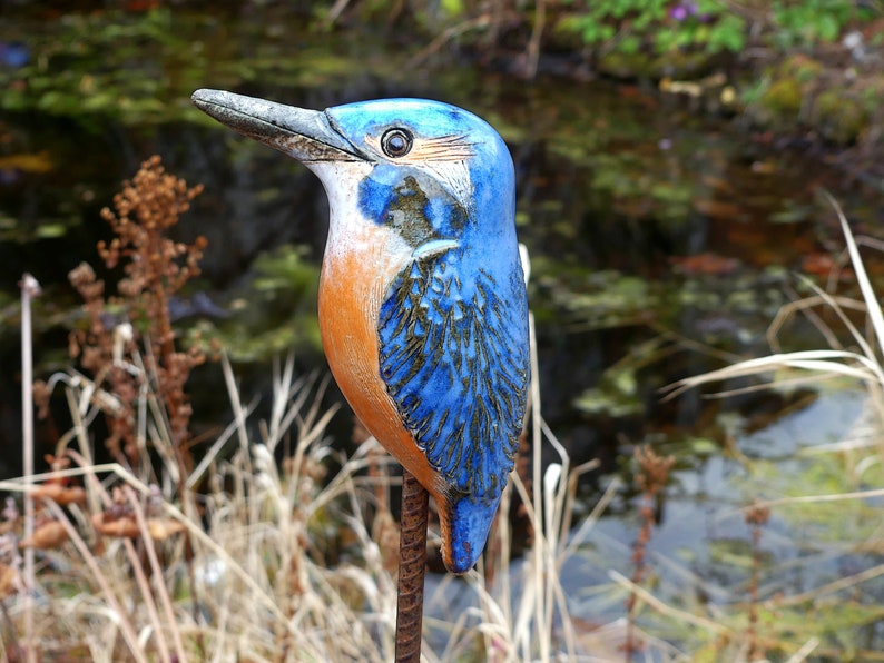 Gartenkeramik frostfester EISVOGEL in leuchtendem Blau Bild 2