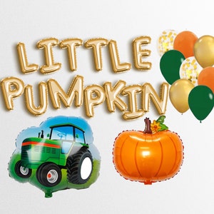 Puede incluir: Globos de lámina dorada que deletrean "Little Pumpkin" con un tractor verde y un globo de calabaza naranja. También hay globos de confeti dorado, naranja y verde.