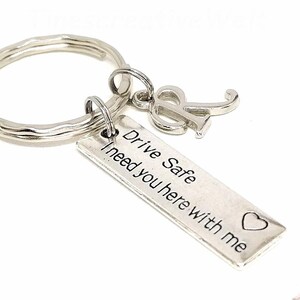 Personalisierbarer Schlüsselanhänger „Drive Safe“ – Geschenk zur Fahrprüfung und Reise