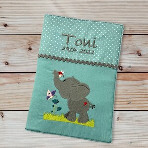 U-Heft-Hülle - Elefant mit Blumen auf Wiese - personalisiert mit Namen und Datum - mint - Impfpassfach - Untersuchungsheft
