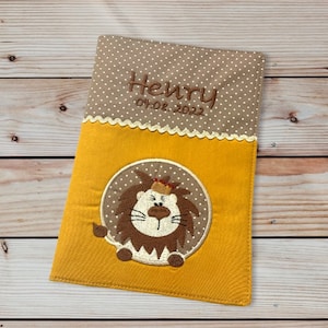 U-Heft-Hülle - Button Löwe --- personalisiert mit Namen und Datum - senf / sand - Impfpassfach - U-Heft - Untersuchungsheft