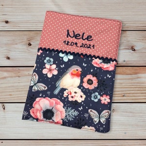 U-Heft-Hülle - Birdie / Rotkehlchen & Blumen --- personalisierbar mit Namen und Datum - blau / altrosa - Impfpassfach - Untersuchungsheft