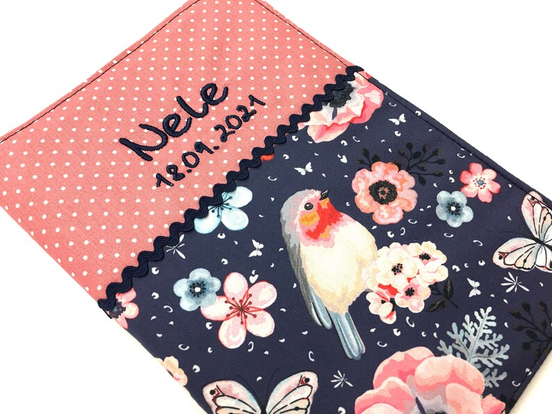 U-booklet cover birdie / robin & flowers customizable with name and date blue / old pink vaccination certificate compartment examination booklet image 2